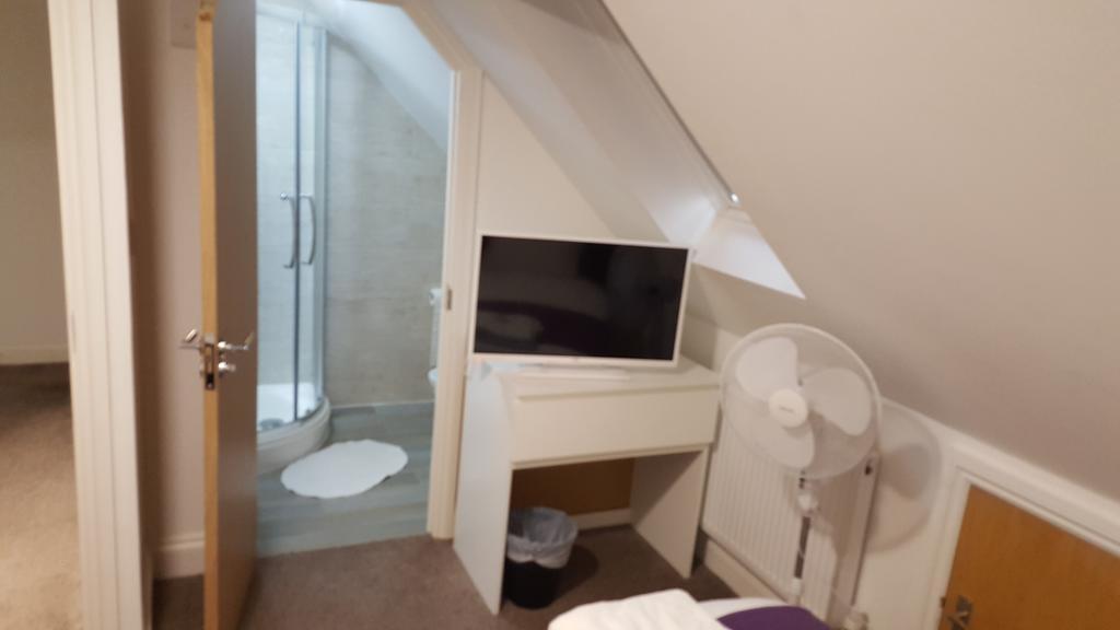 Heathrow Travellers Hub Panzió Hounslow Kültér fotó